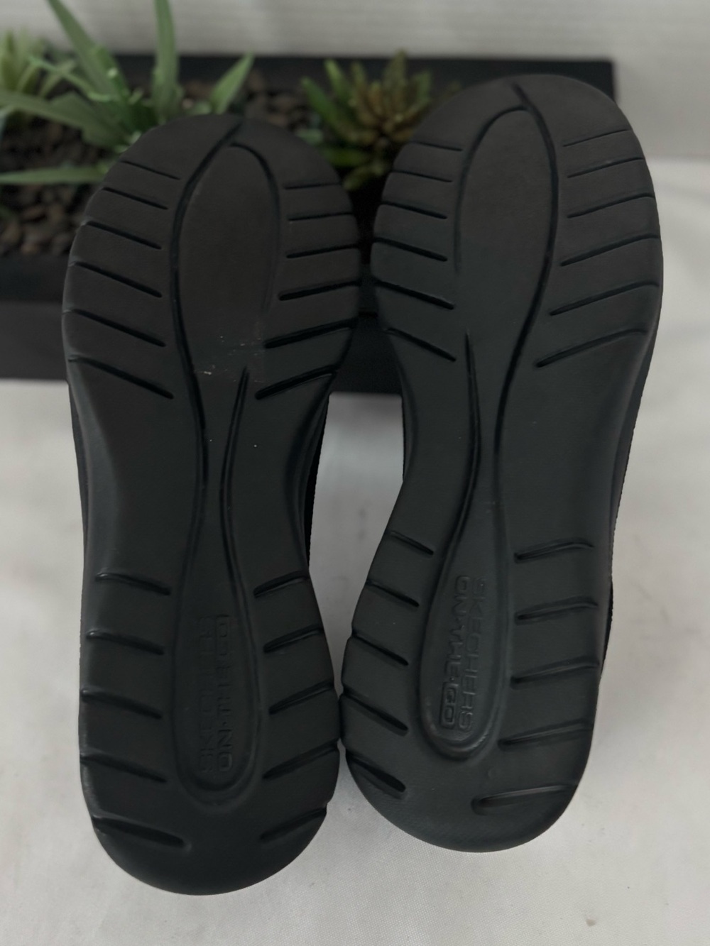 NEW Skechers GOGA  MAT Women's Black Knit Slip-On Hands Free Heel Pillow SZ 10 - Picture 7 of 13